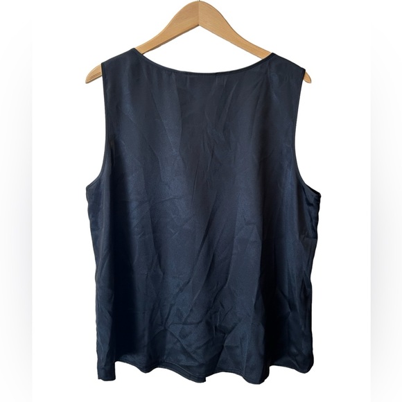 Chico’s Back Silky Sleeveless Top - Scoop Neck - Size 3 (Large) - Picture 4 of 7